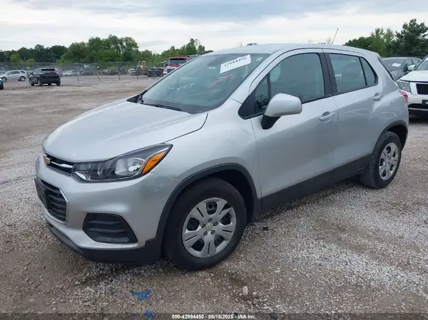 3GNCJKSB3HL289658 2017 CHEVROLET TRAX - Image 2