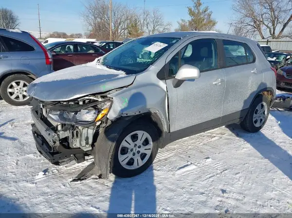 3GNCJKSB3HL289711 2017 CHEVROLET TRAX - Image 2