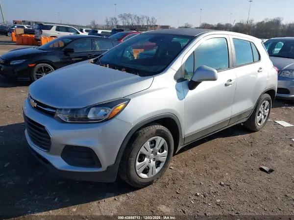 3GNCJKSB3JL156503 2018 CHEVROLET TRAX - Image 2