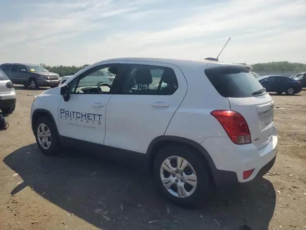 3GNCJKSB3JL167629 2018 CHEVROLET TRAX - Image 2