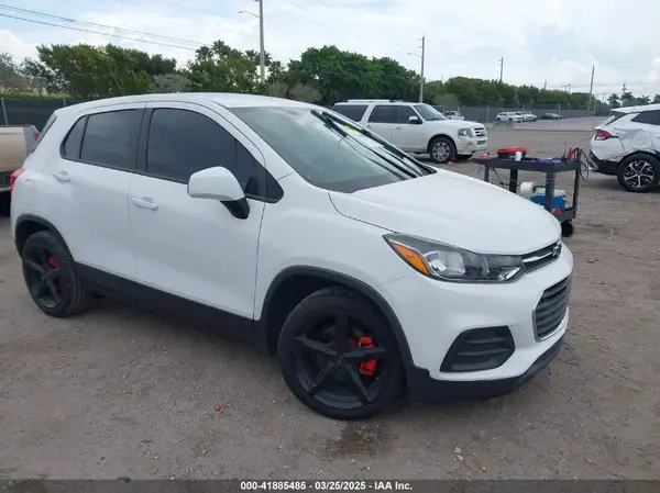 3GNCJKSB3JL195835 2018 CHEVROLET TRAX - Image 1