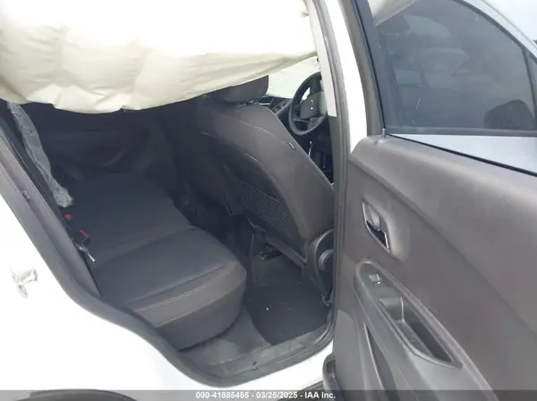 3GNCJKSB3JL195835 2018 CHEVROLET TRAX - Image 8