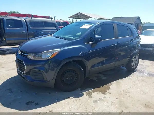 3GNCJKSB3JL209278 2018 CHEVROLET TRAX - Image 2