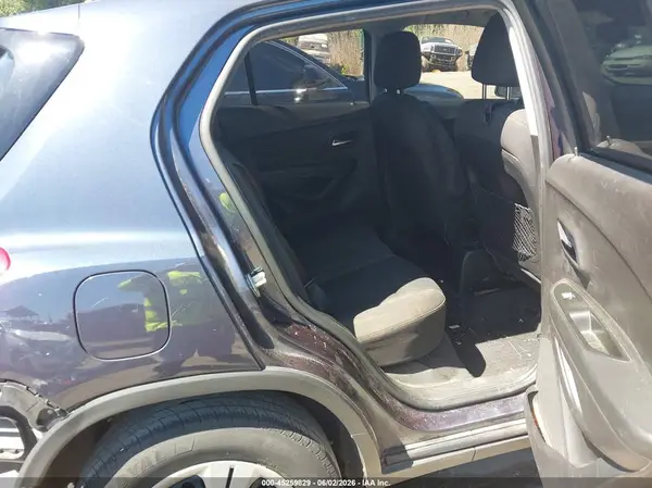 3GNCJKSB3JL209278 2018 CHEVROLET TRAX - Image 8