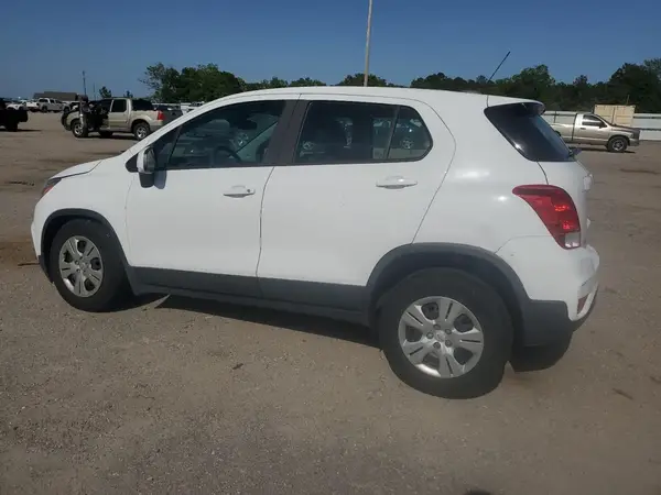 3GNCJKSB3JL211368 2018 CHEVROLET TRAX - Image 2
