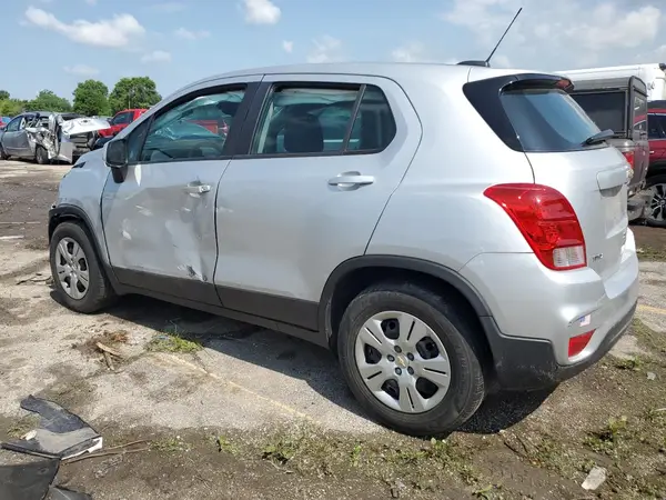 3GNCJKSB3JL212620 2018 CHEVROLET TRAX - Image 2