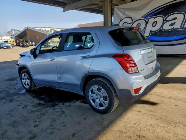 3GNCJKSB3JL226372 2018 CHEVROLET TRAX - Image 2