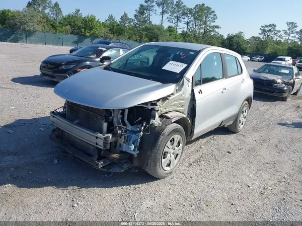 3GNCJKSB3JL247772 2018 CHEVROLET TRAX - Image 2