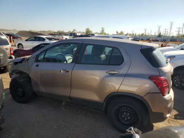 3GNCJKSB3JL287401 2018 CHEVROLET TRAX - Image 2