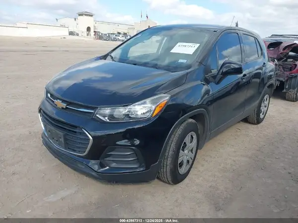3GNCJKSB3JL307307 2018 CHEVROLET TRAX - Image 2