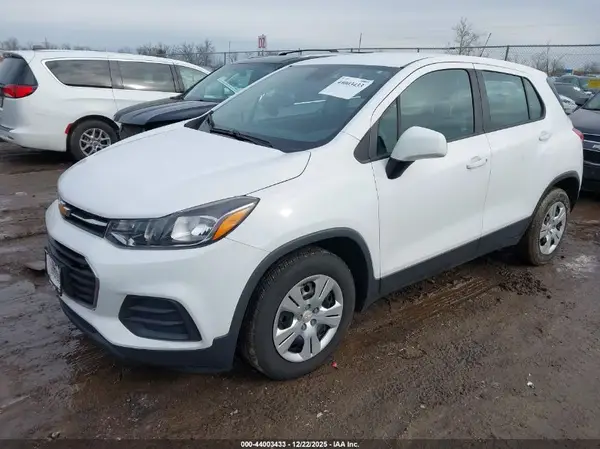 3GNCJKSB3JL341392 2018 CHEVROLET TRAX - Image 2