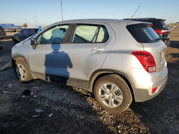 3GNCJKSB3JL351906 2018 CHEVROLET TRAX - Image 2