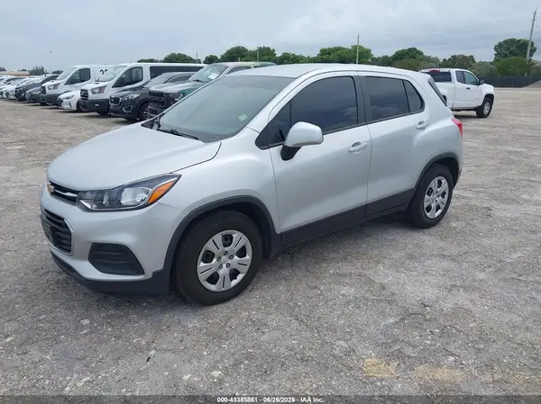 3GNCJKSB3JL352411 2018 CHEVROLET TRAX - Image 2