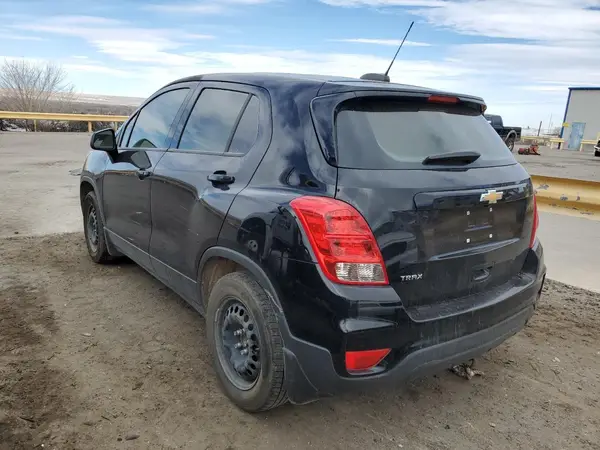 3GNCJKSB3JL388065 2018 CHEVROLET TRAX - Image 2
