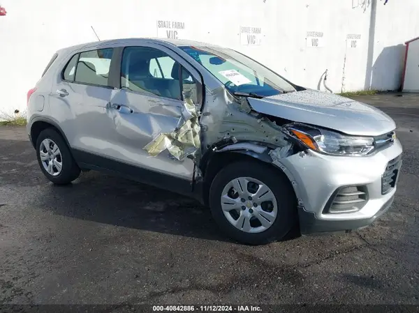 3GNCJKSB3JL418469 2018 CHEVROLET TRAX - Image 1