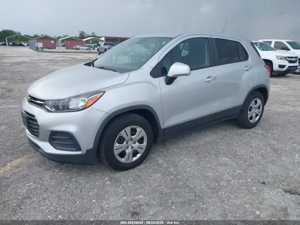 3GNCJKSB3KL110302 2019 CHEVROLET TRAX - Image 2