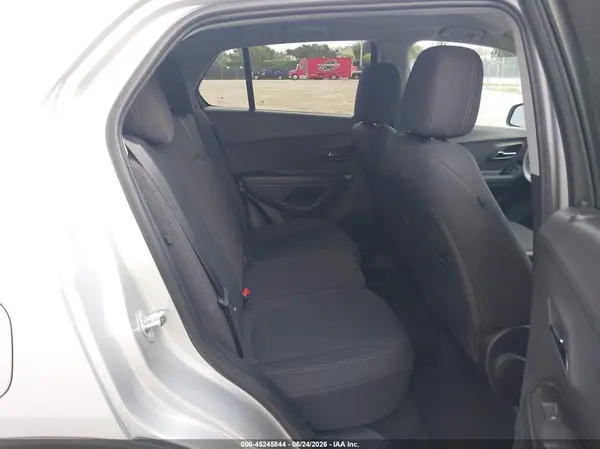 3GNCJKSB3KL110302 2019 CHEVROLET TRAX - Image 8