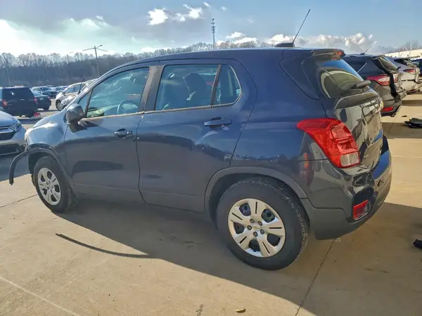 3GNCJKSB3KL111577 2019 CHEVROLET TRAX - Image 2