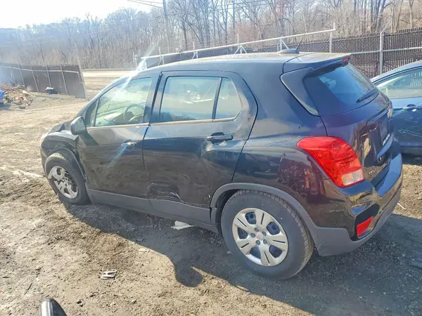 3GNCJKSB3KL121672 2019 CHEVROLET TRAX - Image 2