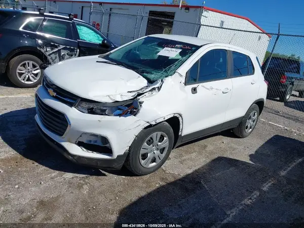 3GNCJKSB3KL138567 2019 CHEVROLET TRAX - Image 2