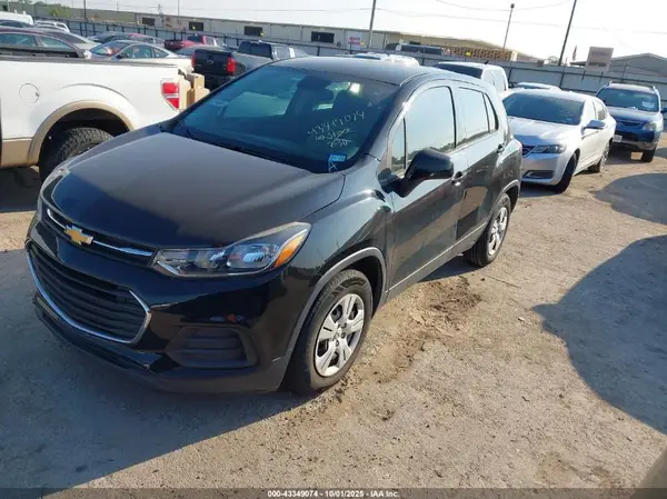 3GNCJKSB3KL152968 2019 CHEVROLET TRAX - Image 2