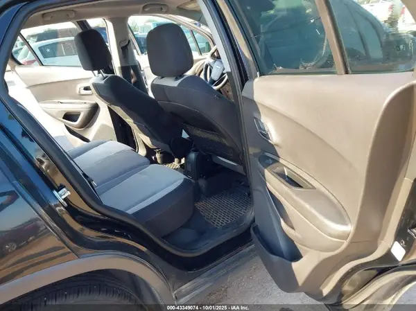 3GNCJKSB3KL152968 2019 CHEVROLET TRAX - Image 8