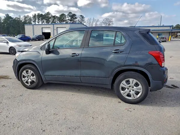 3GNCJKSB3KL163695 2019 CHEVROLET TRAX - Image 2