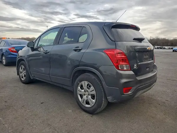 3GNCJKSB3KL167356 2019 CHEVROLET TRAX - Image 2