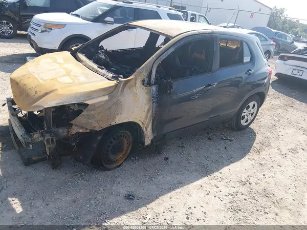 3GNCJKSB3KL167549 2019 CHEVROLET TRAX - Image 2