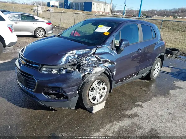 3GNCJKSB3KL170807 2019 CHEVROLET TRAX - Image 2