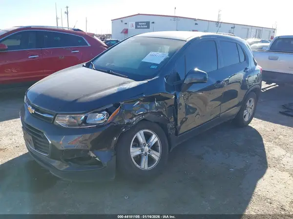 3GNCJKSB3KL206172 2019 CHEVROLET TRAX - Image 2