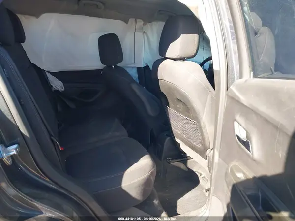 3GNCJKSB3KL206172 2019 CHEVROLET TRAX - Image 8