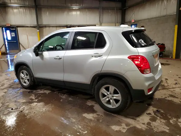 3GNCJKSB3KL208682 2019 CHEVROLET TRAX - Image 2