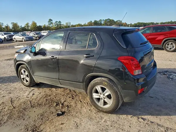 3GNCJKSB3KL217284 2019 CHEVROLET TRAX - Image 2