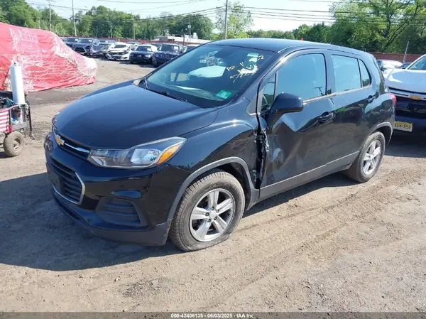 3GNCJKSB3KL230357 2019 CHEVROLET TRAX - Image 2