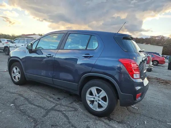 3GNCJKSB3KL250656 2019 CHEVROLET TRAX - Image 2