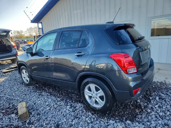 3GNCJKSB3KL252696 2019 CHEVROLET TRAX - Image 2