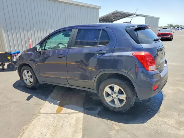 3GNCJKSB3KL254688 2019 CHEVROLET TRAX - Image 2