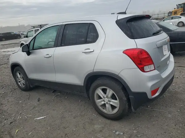 3GNCJKSB3KL273600 2019 CHEVROLET TRAX - Image 2