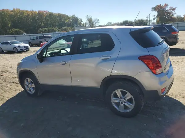 3GNCJKSB3KL278151 2019 CHEVROLET TRAX - Image 2