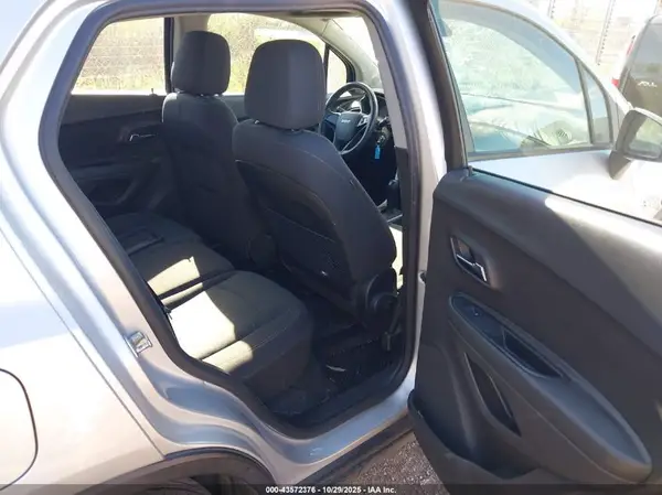 3GNCJKSB3KL288145 2019 CHEVROLET TRAX - Image 8