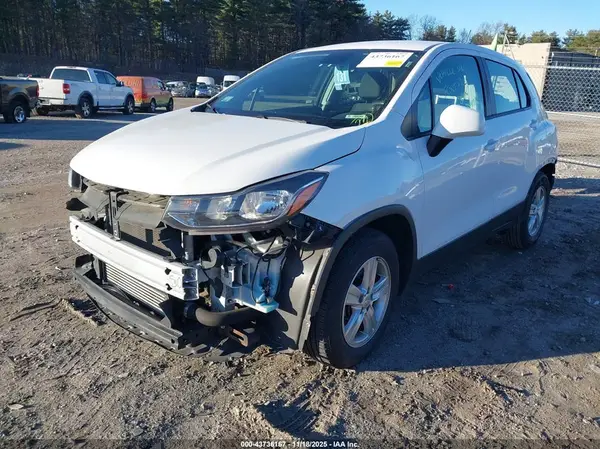 3GNCJKSB3KL308300 2019 CHEVROLET TRAX - Image 2