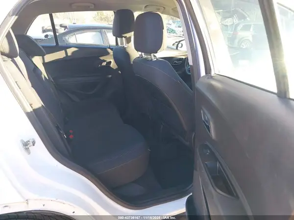 3GNCJKSB3KL308300 2019 CHEVROLET TRAX - Image 8