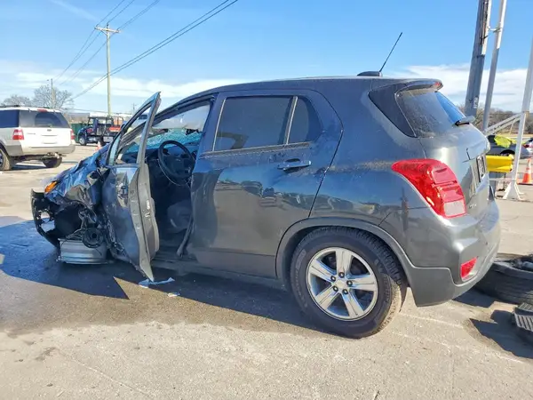 3GNCJKSB3KL326974 2019 CHEVROLET TRAX - Image 2