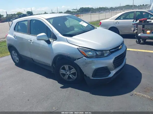 3GNCJKSB3KL332144 2019 CHEVROLET TRAX - Image 1