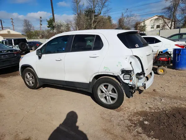 3GNCJKSB3KL336629 2019 CHEVROLET TRAX - Image 2