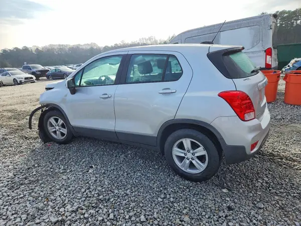 3GNCJKSB3KL358677 2019 CHEVROLET TRAX - Image 2