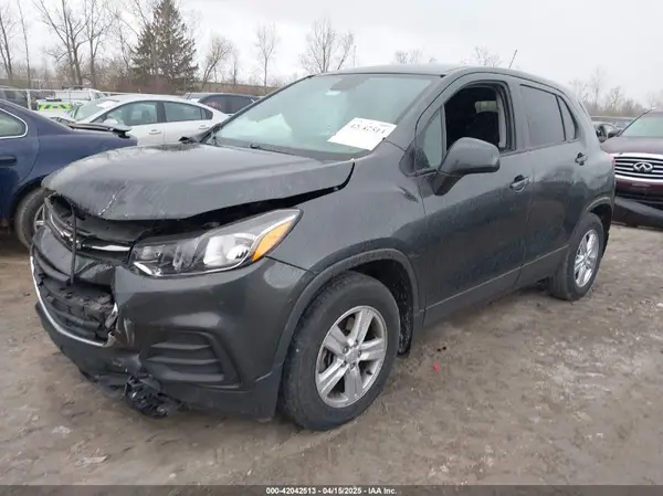 3GNCJKSB3KL371526 2019 CHEVROLET TRAX - Image 2