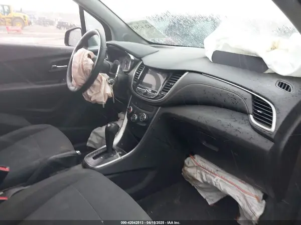 3GNCJKSB3KL371526 2019 CHEVROLET TRAX - Image 8