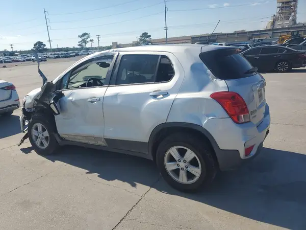 3GNCJKSB3KL377262 2019 CHEVROLET TRAX - Image 2